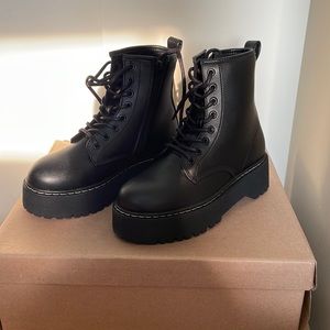 Steve Madden black boots